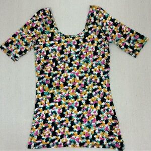 Decree Short Sleeve Scoop Neck Fitted Blouse